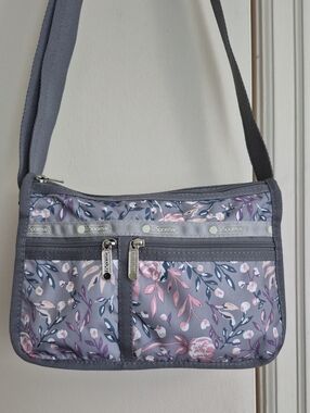 EUC LeSportsac Crossbody Bag With Two Main Compartments & Multiple Pockets